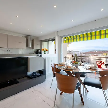 1-br With Terrace Near Centre *