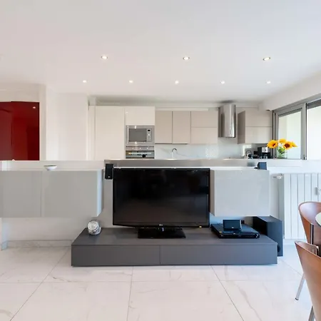 1-br With Terrace Near Centre דירה