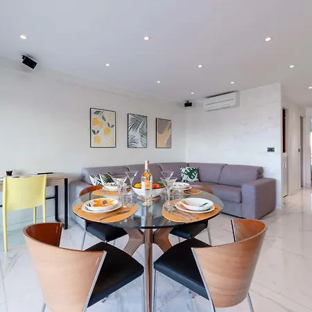 דירה 1-br With Terrace Near Centre