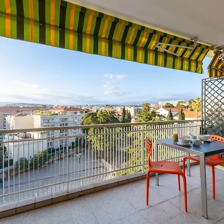 דירה 1-br With Terrace Near Centre *