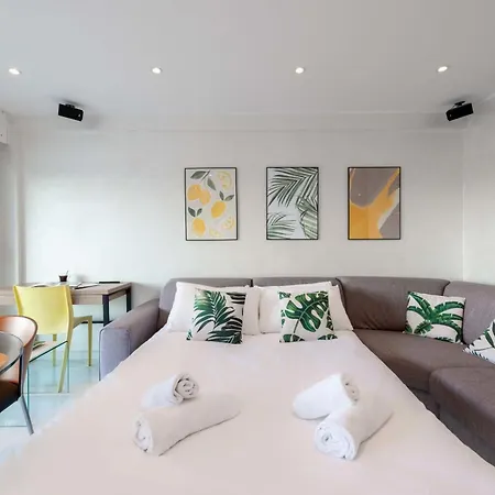 דירה 1-br With Terrace Near Centre *